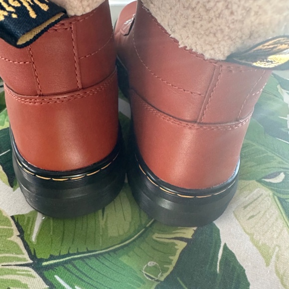 NWT Doc Martin COMBS WOMEN FAUX FUR-LINED CASUAL BOOTS - Picture 4 of 11